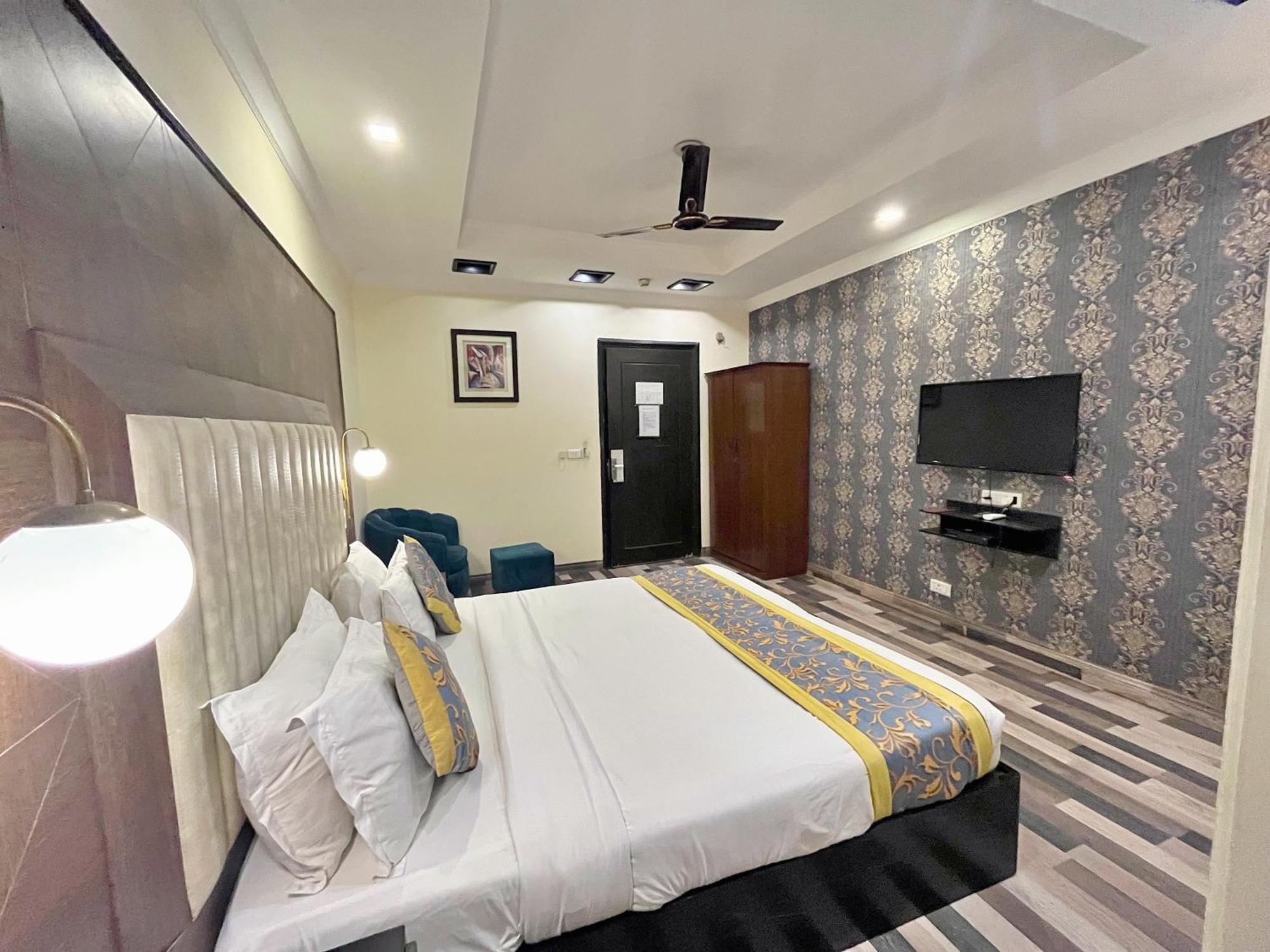 The Oakland Plaza By Orion Hotels New Delhi Exterior photo