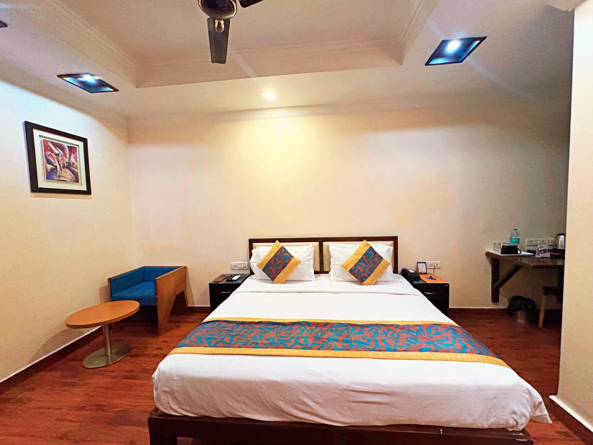 The Oakland Plaza By Orion Hotels New Delhi Exterior photo
