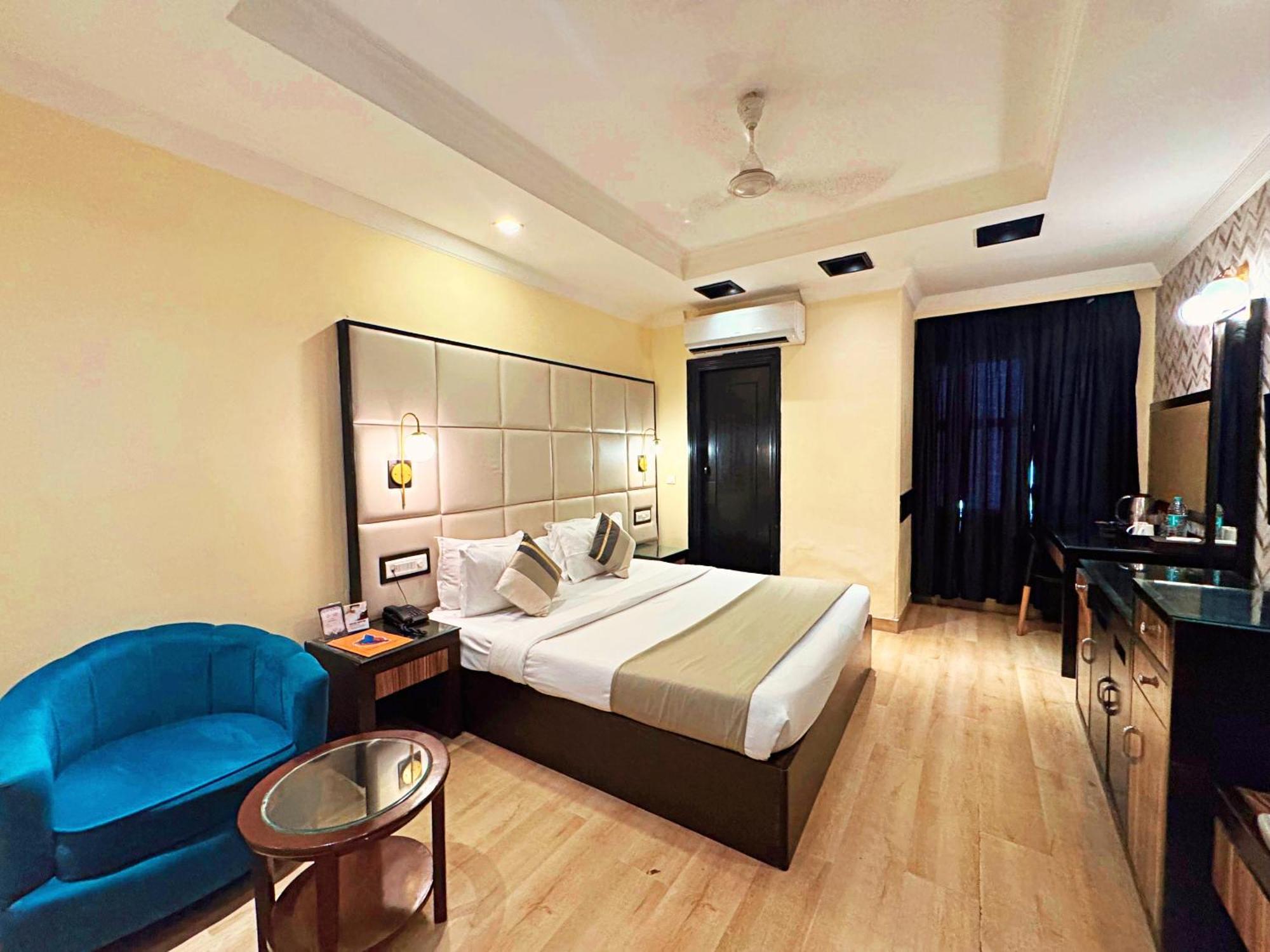 The Oakland Plaza By Orion Hotels New Delhi Exterior photo