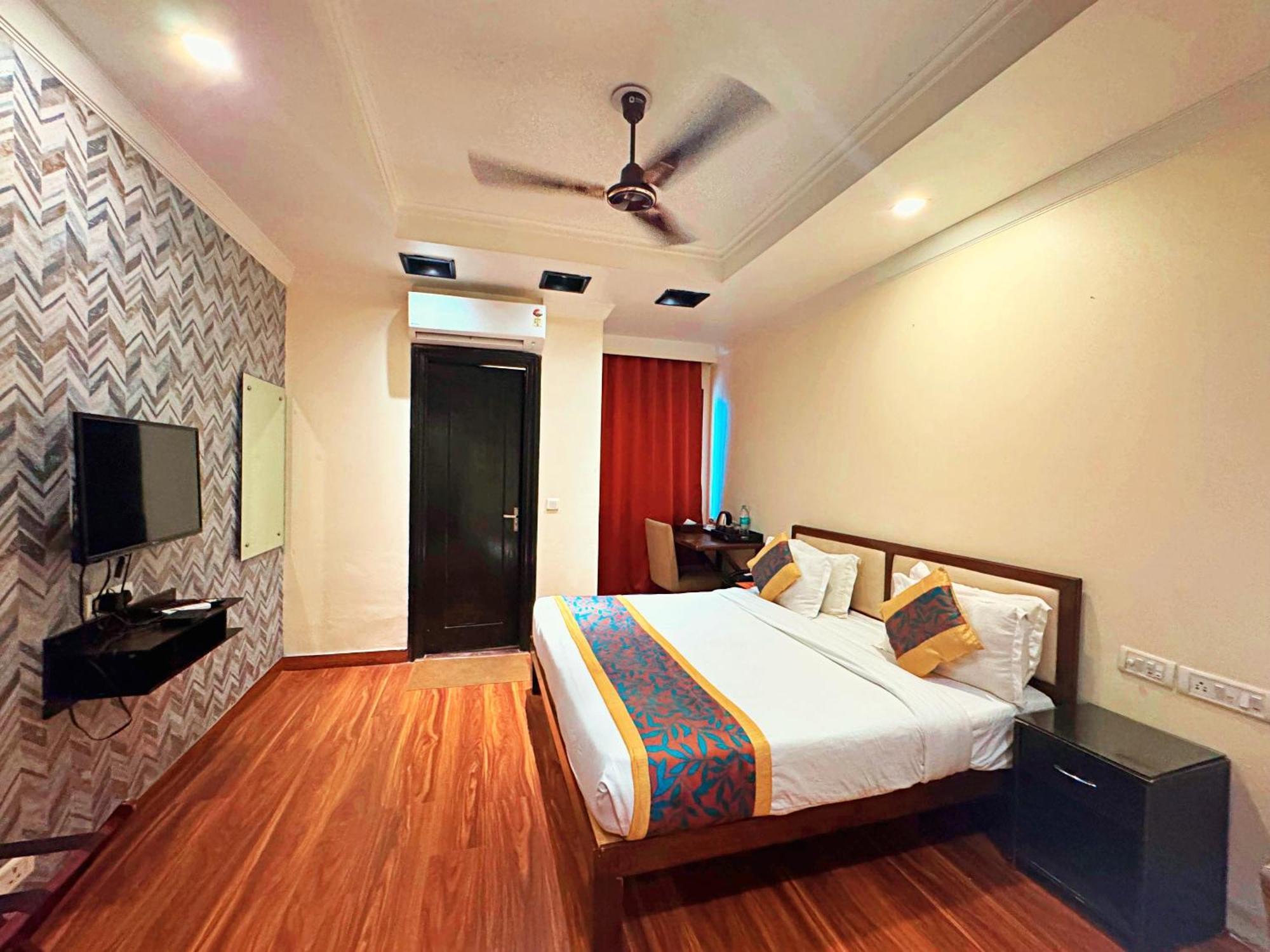 The Oakland Plaza By Orion Hotels New Delhi Exterior photo