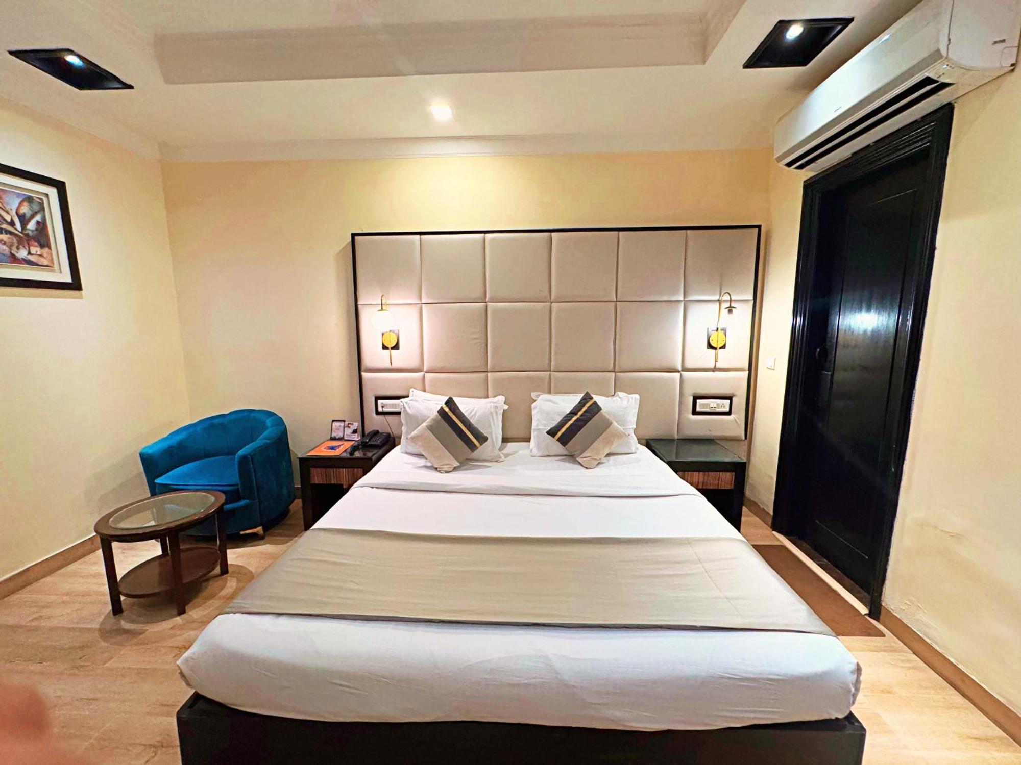 The Oakland Plaza By Orion Hotels New Delhi Exterior photo